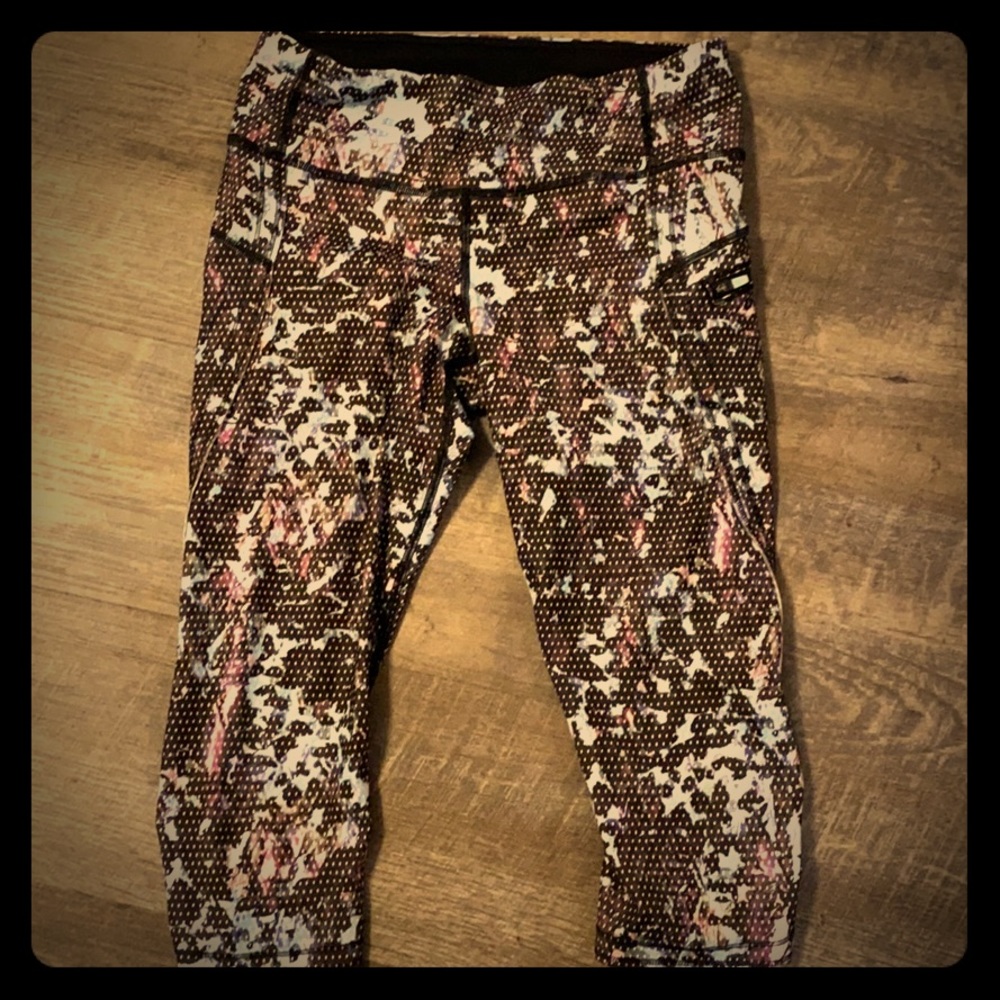 LuluLemon Crop Size 6